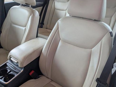 Used 2017 Chrysler 300 Limited image 8