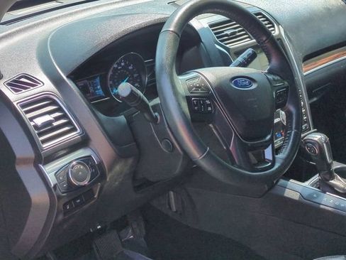 Used 2018 Ford Explorer Limited w/ Equipment Group 301A AWD/4WD image 17