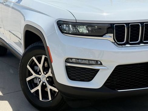 Used 2024 Jeep Grand Cherokee Limited RWD image 2