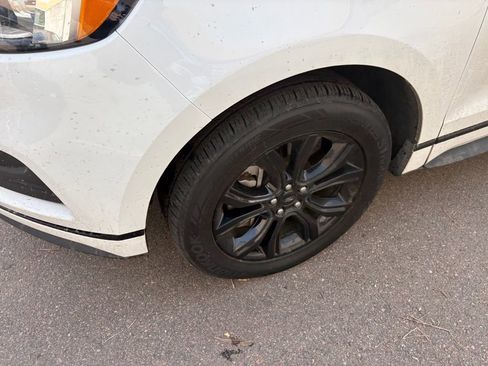 Used 2023 Ford Edge SE w/ Black Appearance Package image 9