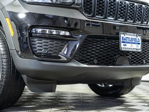 Used 2025 Jeep Grand Cherokee Limited w/ Luxury Tech Group II image 17