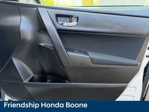 Used 2018 Toyota Corolla LE FWD image 36