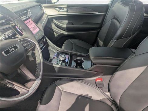 New 2025 Jeep Grand Cherokee Limited image 9