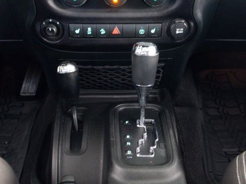 Used 2018 Jeep Wrangler Unlimited Rubicon w/ Cold Weather Group image 13