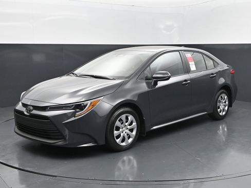 Used 2026 Toyota Corolla LE FWD image 1