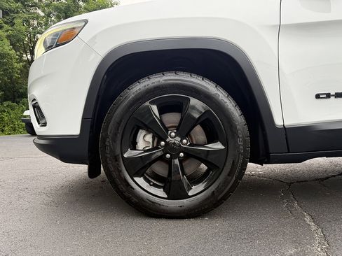 Used 2020 Jeep Cherokee Latitude Plus AWD/4WD image 8