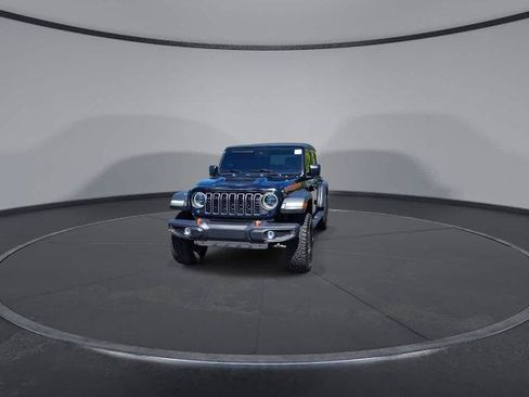 Used 2025 Jeep Gladiator Mojave w/ Convenience Group AWD/4WD image 3