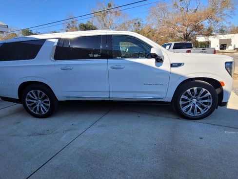 Used 2021 GMC Yukon XL Denali image 4