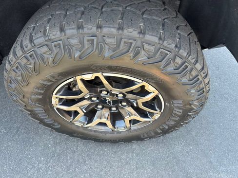 Used 2023 Chevrolet Colorado ZR2 w/ ZR2 Convenience Package III AWD/4WD image 8