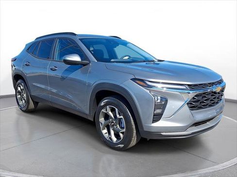 Used 2026 Chevrolet Trax LT w/ Driver Confidence Package image 1