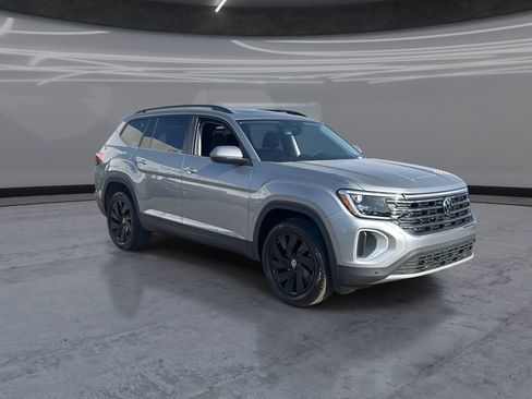New 2026 Volkswagen Atlas SE FWD image 2