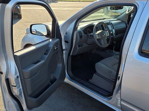 Used 2020 Nissan Frontier SV image 38