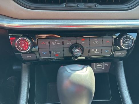 Used 2024 Jeep Compass Limited image 20