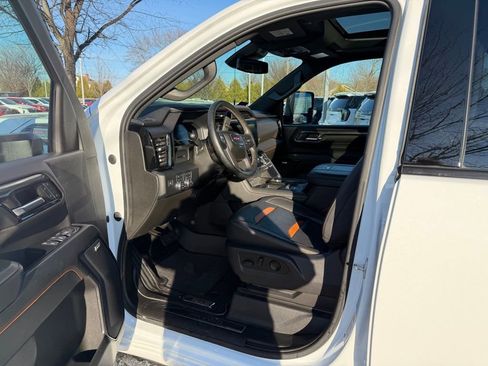 Used 2024 GMC Sierra 2500 AT4 w/ AT4 Preferred Package image 10