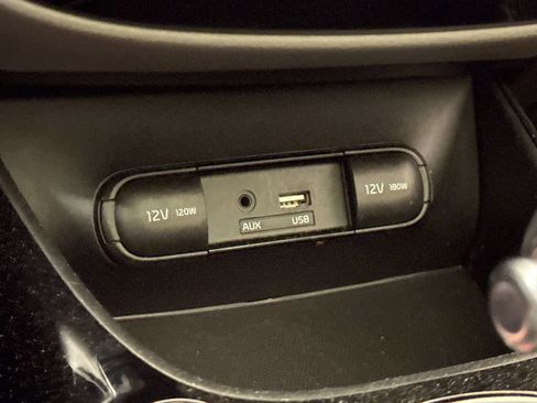Used 2017 Kia Soul + w/ Primo Package FWD image 28