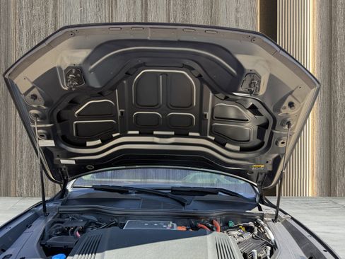 Used 2019 Audi e-tron Prestige w/ Prestige Package image 25