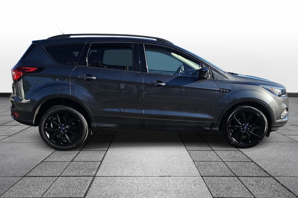 Used 2019 Ford Escape SE FWD image 4