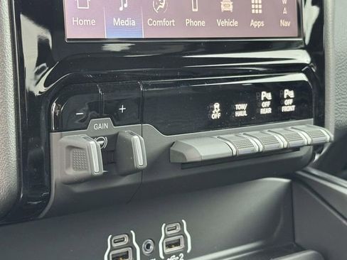 New 2026 RAM 2500 Big Horn AWD/4WD image 5