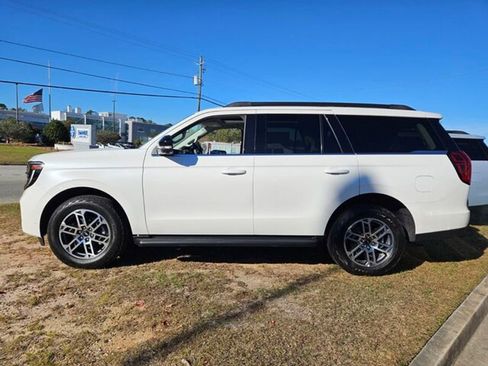 New 2025 Ford Expedition Active image 4