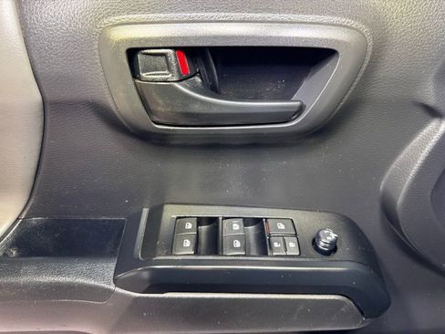 Used 2022 Toyota Tacoma SR image 22