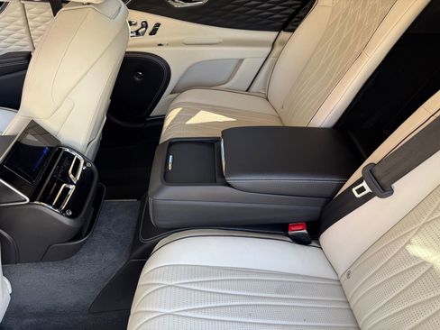 Used 2020 Bentley Flying Spur W12 image 18