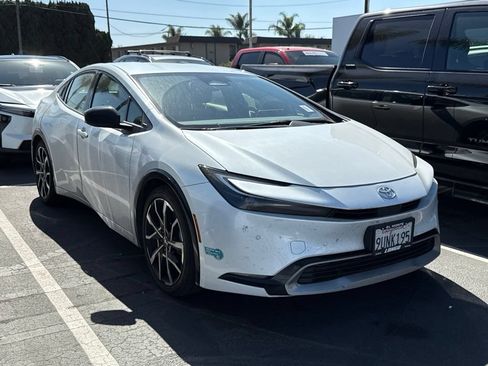 Used 2025 Toyota Prius Plug-In Hybrid FWD image 2