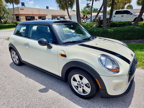 Used 2016 MINI Cooper 2-Door Hardtop FWD image 4