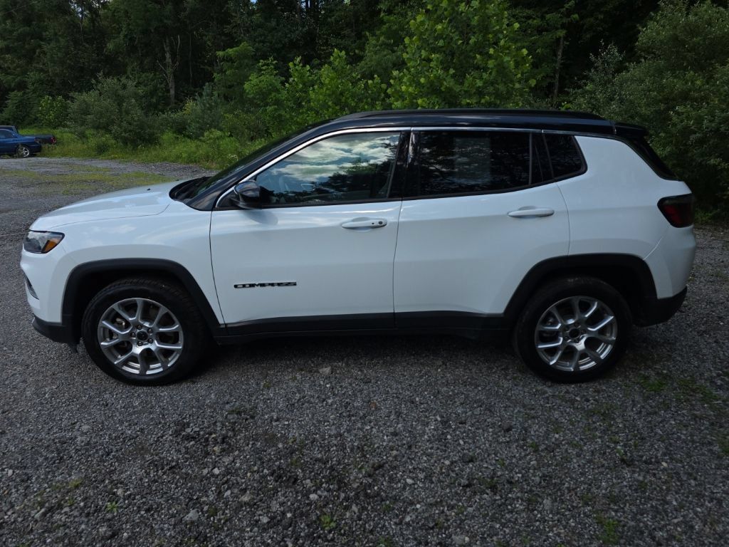 Used 2025 Jeep Compass Limited AWD/4WD image 4