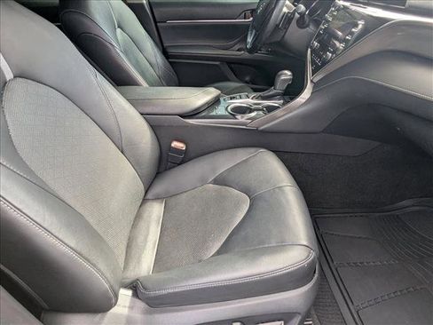Used 2018 Toyota Camry XSE image 19