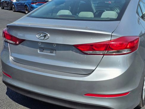 Used 2017 Hyundai Elantra SE FWD image 14