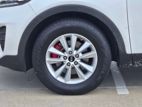 Used 2020 Kia Sorento LX image 19