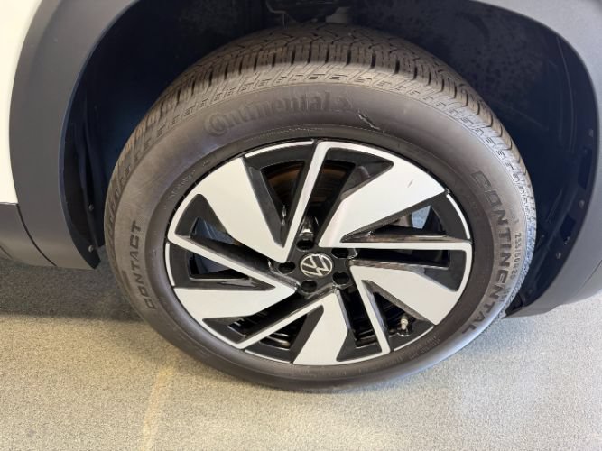 Used 2025 Volkswagen Atlas SE FWD image 9