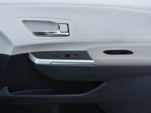 Used 2021 Toyota Sienna Limited image 26