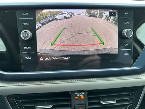 Certified 2024 Volkswagen Taos SE w/ Panoramic Sunroof Package AWD/4WD image 28