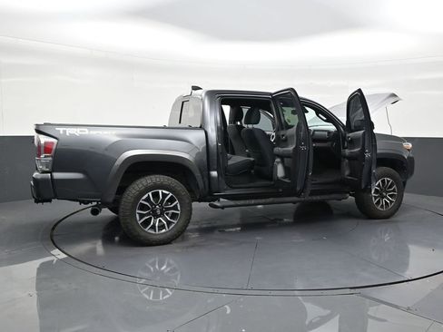 Used 2022 Toyota Tacoma TRD Sport w/ Technology Package image 28