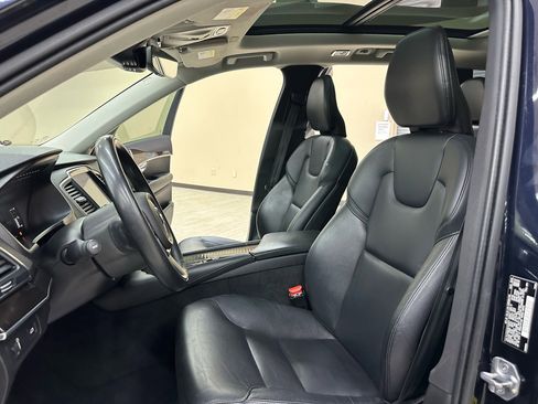 Used 2019 Volvo XC90 T5 Momentum w/ Protection Package Premier image 22