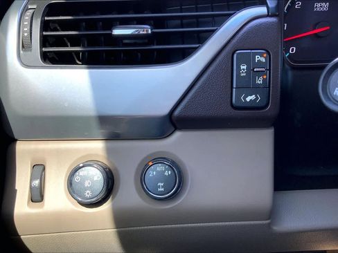 Used 2015 Chevrolet Tahoe LTZ image 36