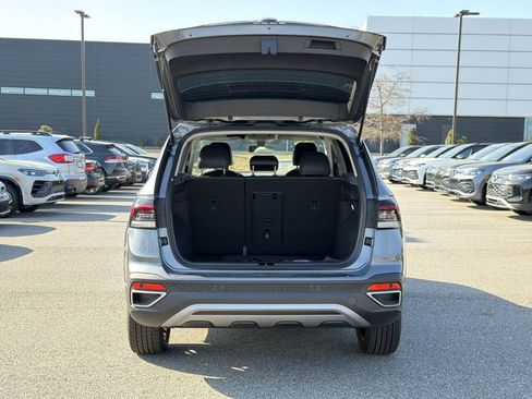 New 2026 Volkswagen Taos SE FWD image 15