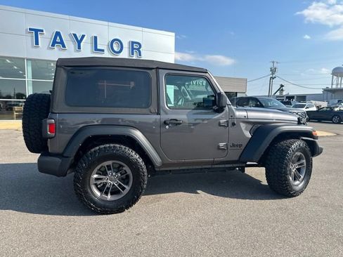 Used 2023 Jeep Wrangler Sport AWD/4WD image 13
