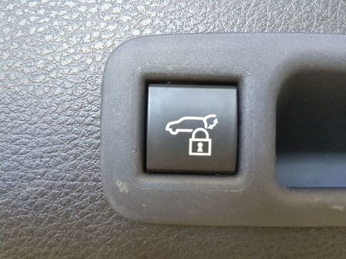 Used 2025 Toyota Sienna XLE image 15