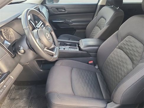 Used 2024 Nissan Pathfinder SV image 21