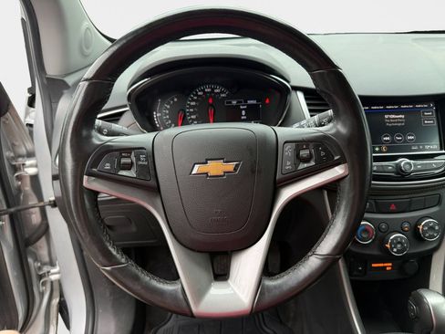 Used 2022 Chevrolet Trax LT w/ Driver Confidence Package AWD/4WD image 11