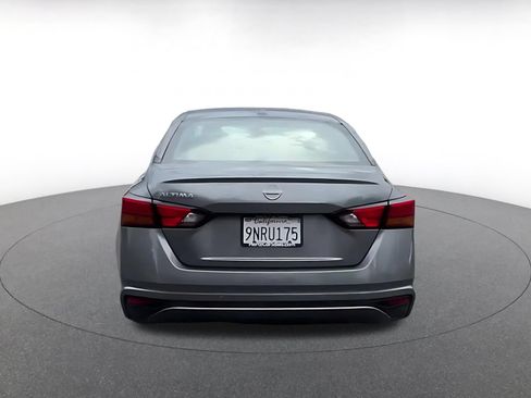 Used 2025 Nissan Altima 2.5 SV FWD image 12