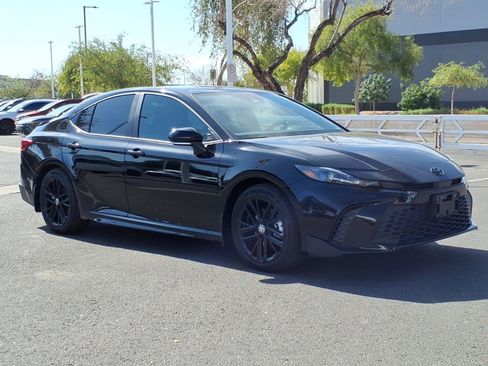 Used 2026 Toyota Camry SE FWD image 7