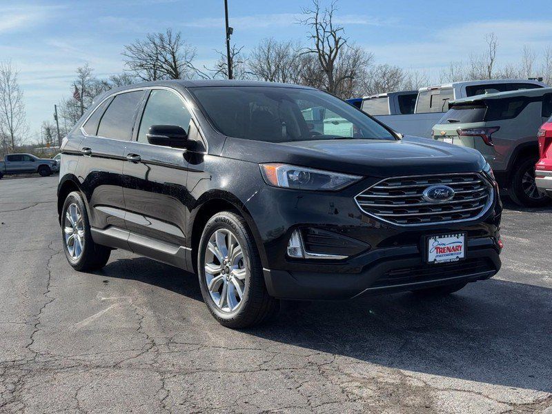 Used 2024 Ford Edge Titanium AWD/4WD image 2