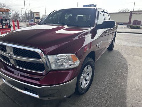 Used 2019 RAM 1500 Classic SLT image 3