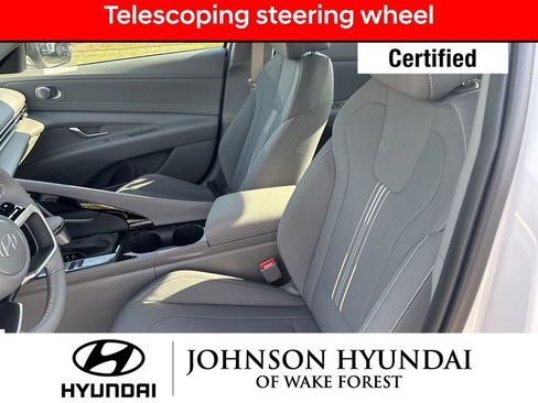 Used 2025 Hyundai Elantra SEL image 14