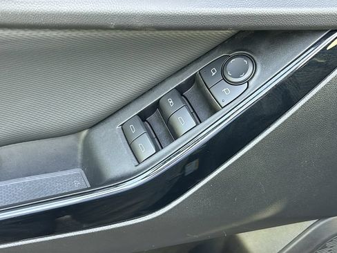 Used 2025 Chevrolet Equinox LT AWD/4WD image 13