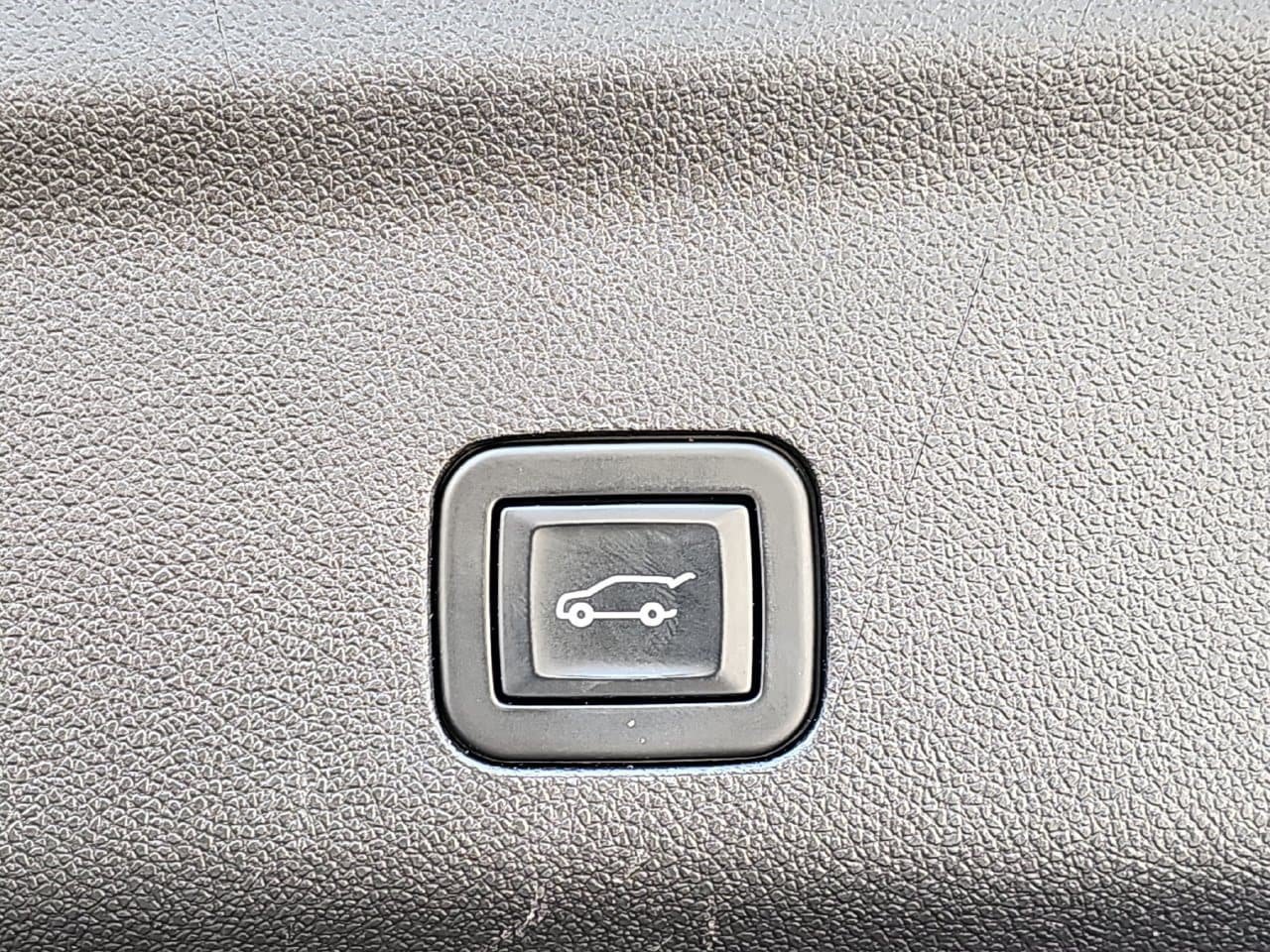 Used 2023 GMC Yukon XL SLT AWD/4WD image 19