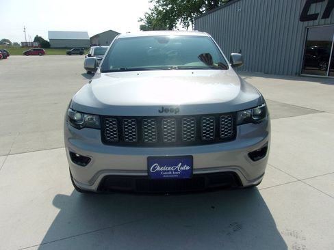 Used 2018 Jeep Grand Cherokee Altitude AWD/4WD image 4